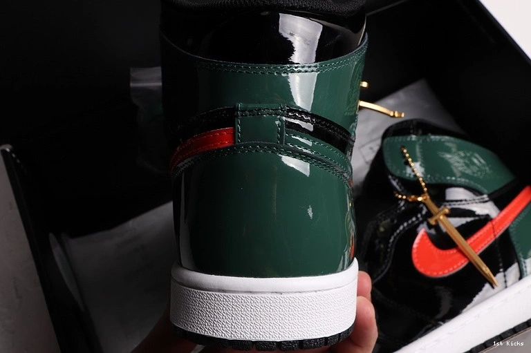 AV3905-038 “Friends Family” & High Air Jordan 1 x  SoleFly 1119